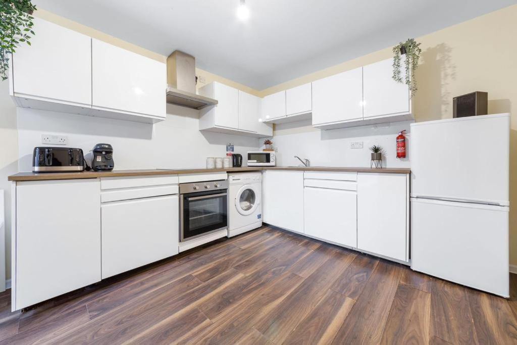 Isleworth Suites - Tw7 Esterno foto